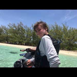 Meet your Posher, Skyelar